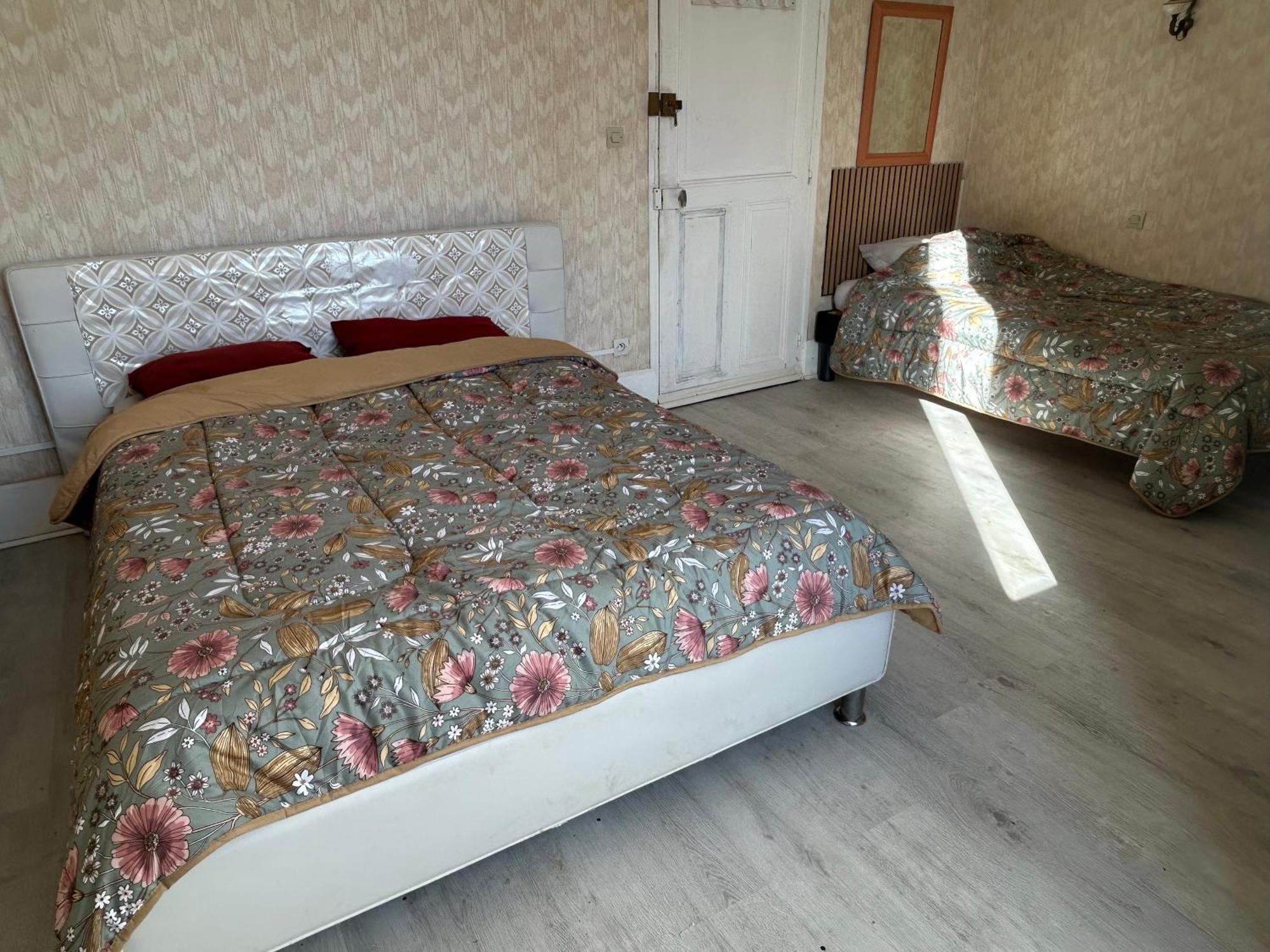 Chambre 3 Montceau-les-Mines Luaran gambar